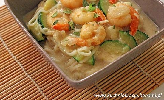 Curry z krewetkami i makaronem mie