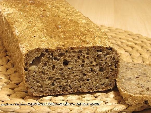 Razowiec pszenno-żytni na zakwasie