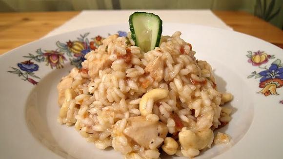 Risotto z kurczakiem, suszonymi pomidorami i orzechami nerkowca