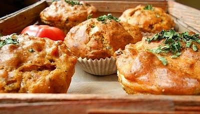 Paprykowe muffiny z niespodzianką