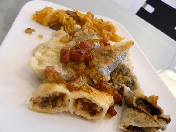 Pierogi z kaszanką, kaszą gryczaną i grzybami