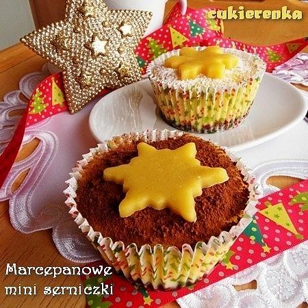 Marcepanowe mini serniczki z nutellą na spodzie z ciasteczek