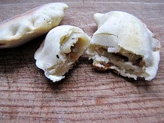 Świąteczne pierożki drożdżowe z kapustą i grzybami