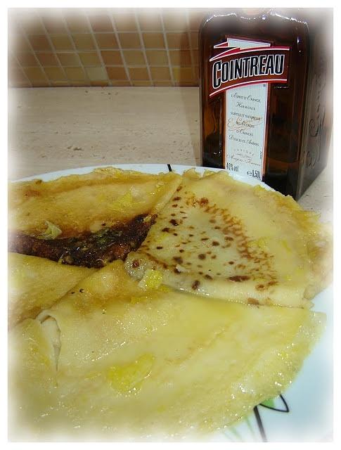 Crepes Suzette Flambeing na pomarańczach