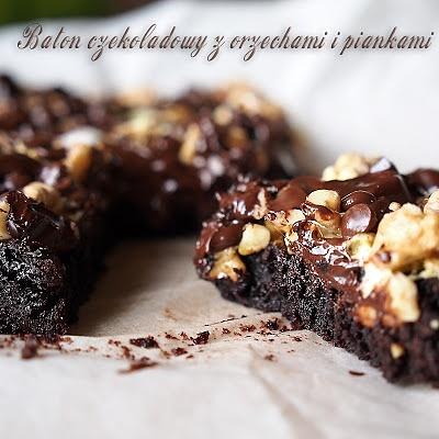 Baton czekoladowy z orzechami i piankami