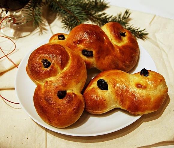 Szwedzkie bułeczki adwentowe z szafranem