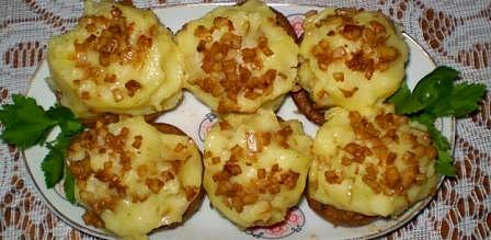 Puree ziemniaczane zapiekane w kapeluszach pieczarek