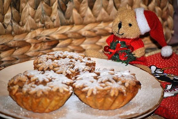Mini szarlotki babeczkowe z imbirem i dekoracją kwiatową