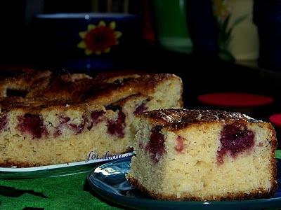 Ciasto drożdżowe bez wyrabiania z truskawkami