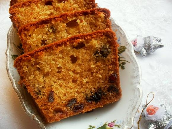Ciasto świąteczne z żurawiną, orzechami i śliwkami