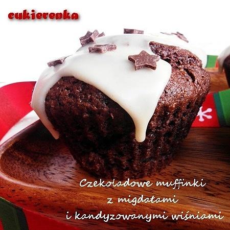 Czekoladowe muffinki z migdałami i kandyzowanymi wiśniami