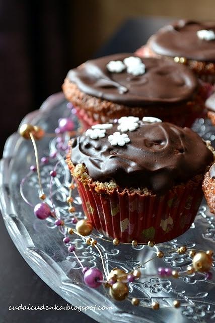 Orzechowe muffiny z nutą pomarańczową