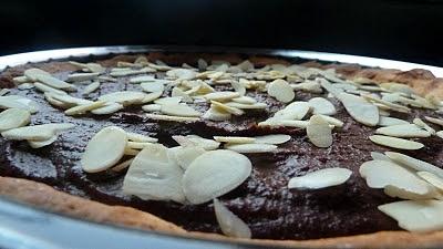 Francuska tarta czekoladowo-marcepanowa z migdałami