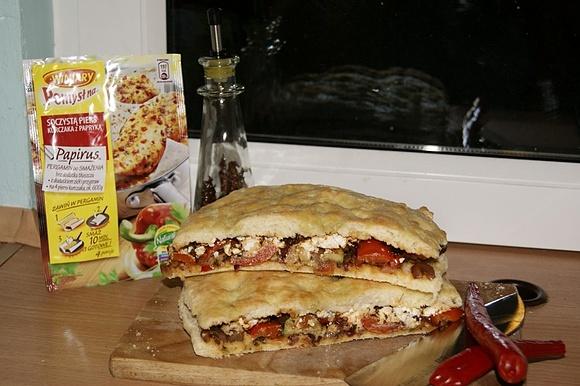 Focaccia z warzywami i kozim serem grillowanymi na Papirusie