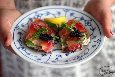 Gravlax łosoś marynowany na świąteczne przystawki
