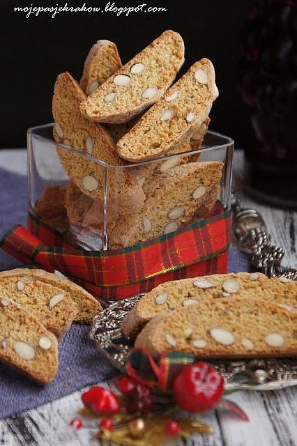 Cantucci – włoskie chrupiące ciasteczka migdałowe z pomarańczą