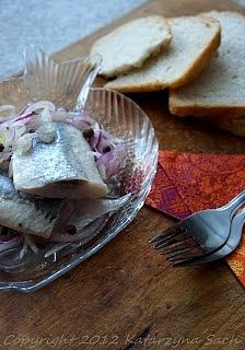 Śledź z cebulą w oleju