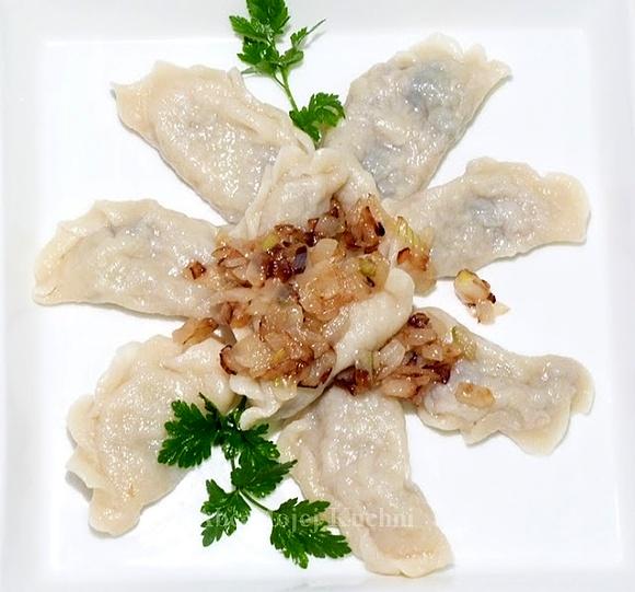 Pierogi z kiszoną kapustą i grzybami