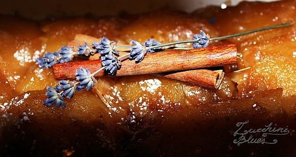 Lawendowa tarta Tatin z jabłkami i karmelem
