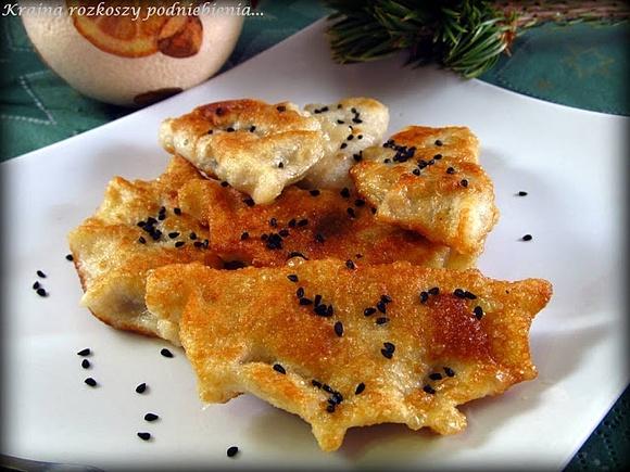 Pierogi z kurkami, soczewicą i czarnuszką