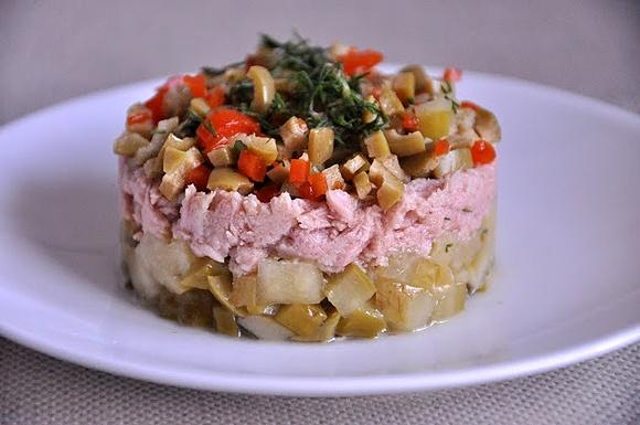Tatar z tuńczyka i zielonych oliwek