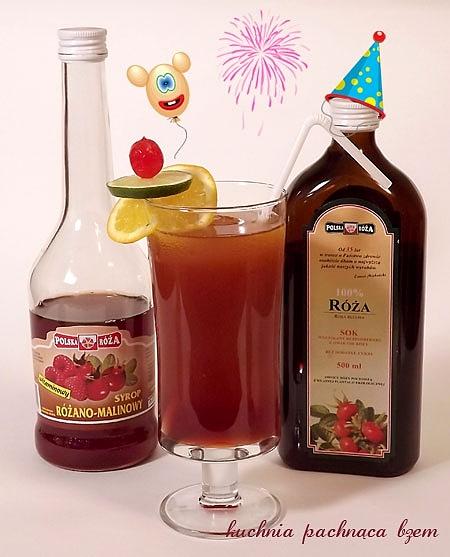 Drink z płatków róży