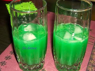 Lazurowe wspomnienie drink na imprezę z syropem blue curacao
