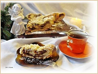 Strudel z owocowym nadzieniem