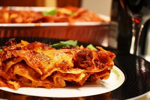 Lasagne z sosem mięsno-pomidorowym