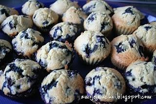 Muffinki z borówką amerykańską i lukrem cytrynowym