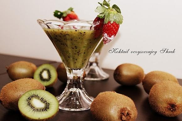 Zielony koktajl oczyszczający z kiwi