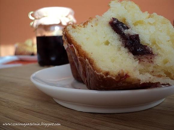 Waniliowe muffinki z wiśniami