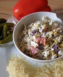 Kolorowa sałatka ryżowo-pieczarkowa na sylwestra i karnawał