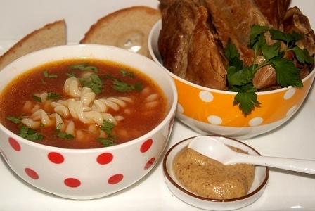 Pomidorowa na obrumienionych żeberkach