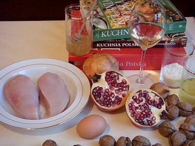 Kurczak w panierce z orzechów włoskich z sosem