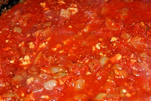 Tofunica na śniadanie z tofu i cebulą