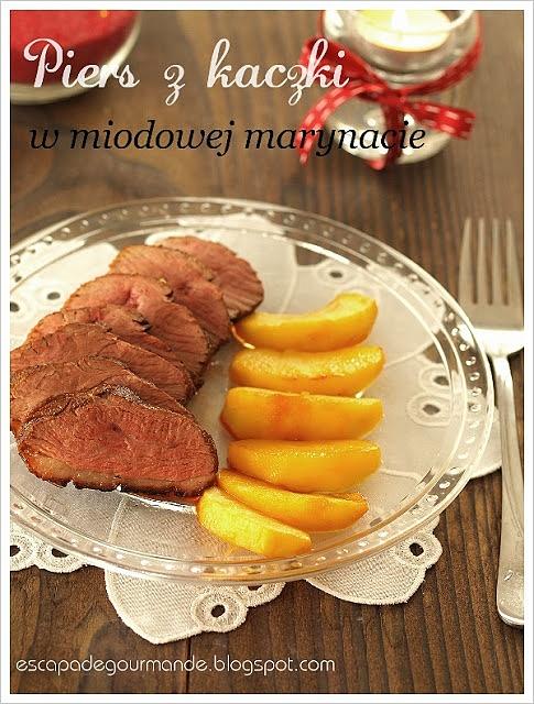 Pierś z kaczki w miodowej marynacie z karmelizowanymi jabłkami