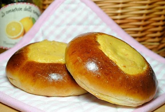 Drożdżówki z pomarańczową ricottą