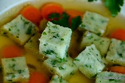Zupa na poniedziałek rosół z pietruszką i grysikiem