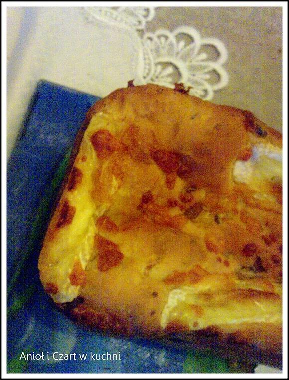 Placek drożdżowy z serem Camembert