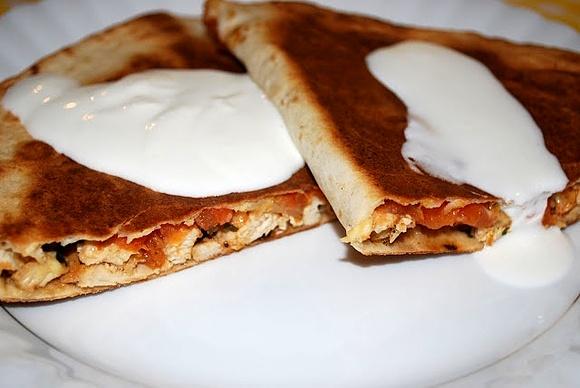 Quesadillas z kurczakiem i salsą pomidorową