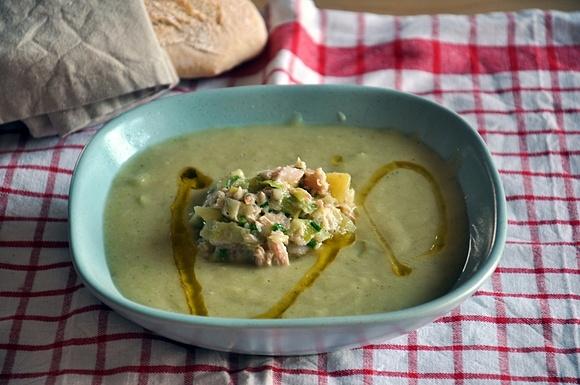 Zupa porowo-ziemniaczana z wędzonym łupaczem