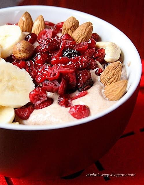 Jaglana z żurawiną i bananem na śniadanie