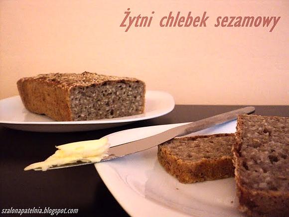 Żytni chleb sezamowy na zakwasie bez zagniatania