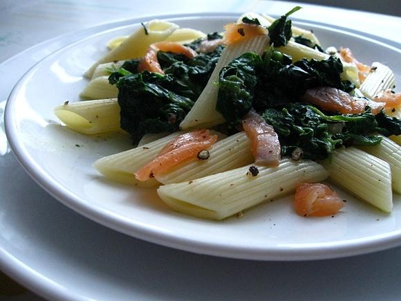 Penne ze szpinakiem i łososiem