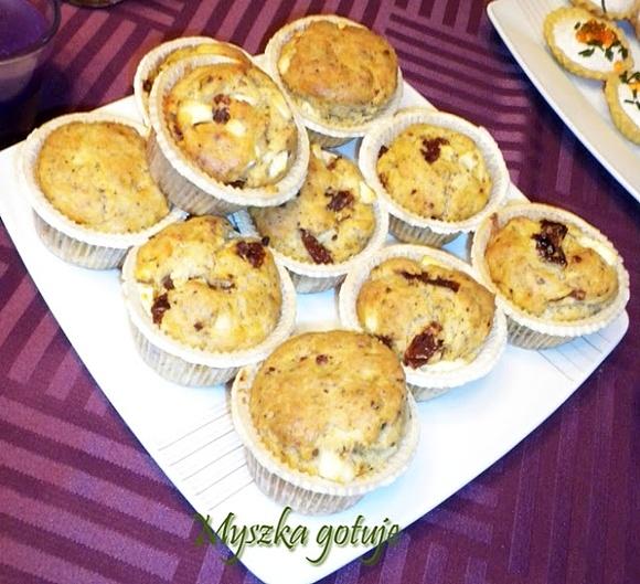 Wytrawne muffiny z fetą i pomidorami