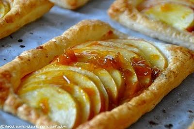 Tartletki z jabłkami, marcepanem i marmoladką z mirabelek