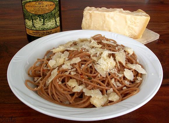 Spaghetti aglio olio e peperoncino