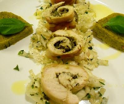 Rolada z piersi kurczaka z pesto pieczona w rękawie