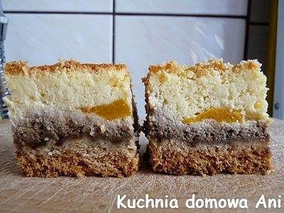 Sernik orzechowy z brzoskwiniami